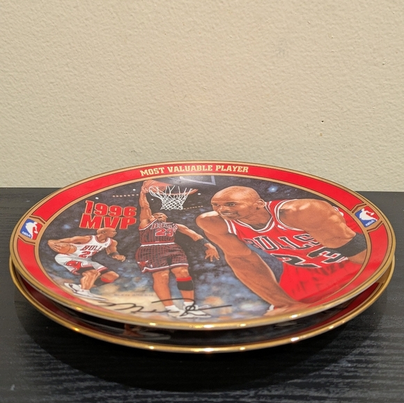 Michael Jordan Commemorative Plates Set Of Two - Picture 8 of 8